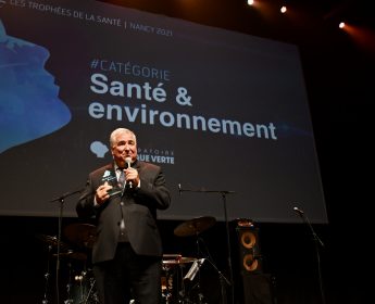 Jean-Paul Fèvre lors de la remise du prix le 26 août 2021 sur la scène du Zénith de Nancy.